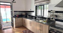 A louer une villa duplex récente avec piscine située dans un quartier résidentiel à Flic en Flac