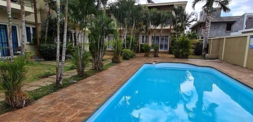 A vendre un agréable appartement en duplex avec piscine commune proche plage à Flic en Flac