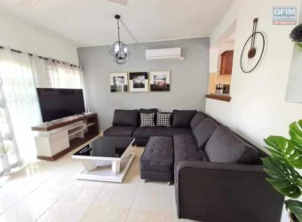 A vendre un agréable appartement en duplex avec piscine commune proche plage à Flic en Flac