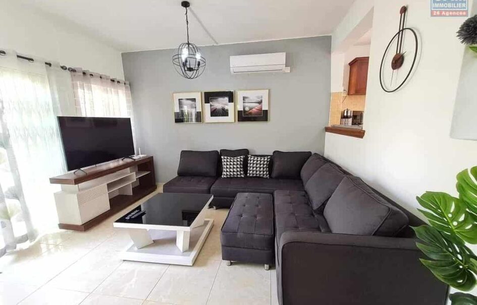 A vendre un agréable appartement en duplex avec piscine commune proche plage à Flic en Flac