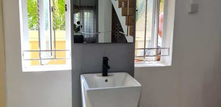 A vendre un agréable appartement en duplex avec piscine commune proche plage à Flic en Flac