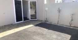 A louer appartement en duplex récent à seulement 5 minutes à pied des commerces et de la plage à Flic en Flac.
