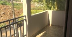A louer appartement en duplex récent à seulement 5 minutes à pied des commerces et de la plage à Flic en Flac.