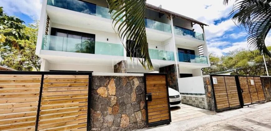 Location d’un Triplex neuf avec piscine privée situé proche plage au calme à Flic en Flac