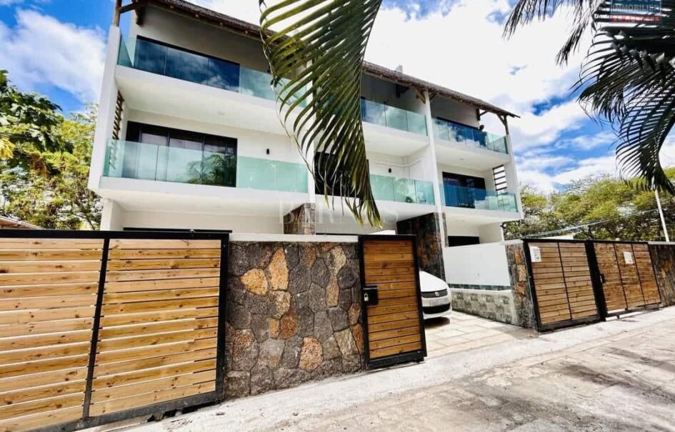Location d’un Triplex neuf avec piscine privée situé proche plage au calme à Flic en Flac