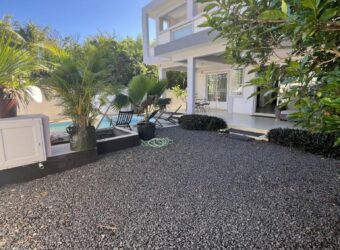 Villa d’exception meublée de 300 m² à louer au cœur d’un jardin luxuriant à Pereybère