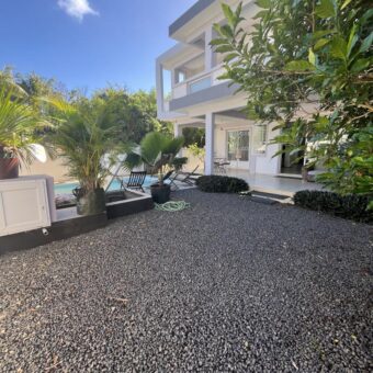 Villa d’exception meublée de 300 m² à louer au cœur d’un jardin luxuriant à Pereybère