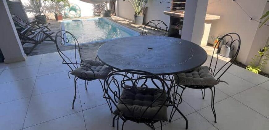Villa d’exception meublée de 300 m² à louer au cœur d’un jardin luxuriant à Pereybère