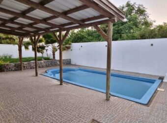 Location d’une agréable villa meublée avec piscine proche plage et commerces à Pereybère