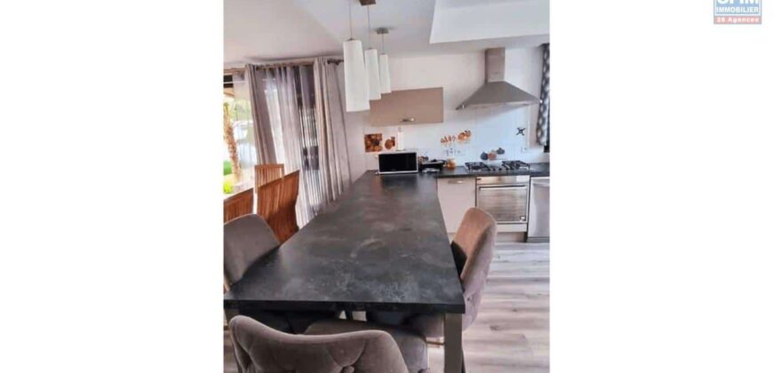 Location d’une agréable villa meublée avec piscine proche plage et commerces à Pereybère