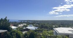 Location d’une somptueuse villa contemporaine offrant une vue imprenable sur la mer et les montagnes à Tamarin