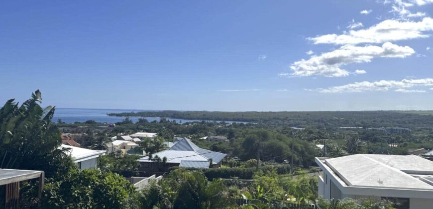 Location d’une somptueuse villa contemporaine offrant une vue imprenable sur la mer et les montagnes à Tamarin