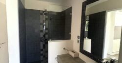 Location d’une somptueuse villa contemporaine offrant une vue imprenable sur la mer et les montagnes à Tamarin