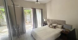 Location d’une somptueuse villa contemporaine offrant une vue imprenable sur la mer et les montagnes à Tamarin