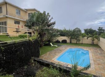 A louer une grande villa séparée en 2 logements proche des commerces à Goodlands