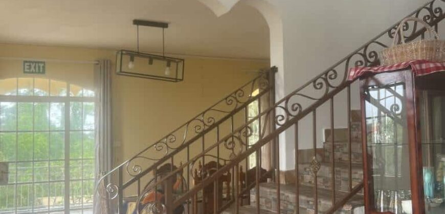 A louer une grande villa séparée en 2 logements proche des commerces à Goodlands