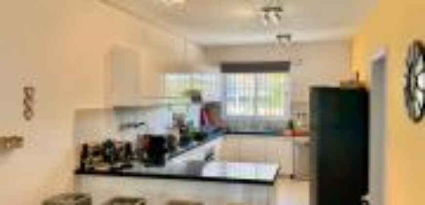 A vendre un magnifique appartement meublé accessible aux étrangers situé au premier étage avec une belle vue sur mer à Pointe Aux Piments
