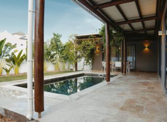 Vente d’une magnifique villa récente de plain pied avec piscine et jardin paysager dans le secteur de Saint Antoine à Goodlands