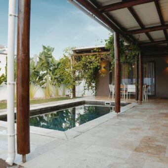Vente d’une magnifique villa récente de plain pied avec piscine et jardin paysager dans le secteur de Saint Antoine à Goodlands