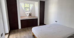 A louer un agréable appartement en duplex situé dans une résidence avec piscine à Trou aux Biches