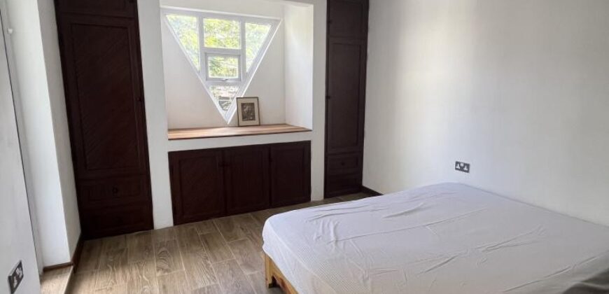 A louer un agréable appartement en duplex situé dans une résidence avec piscine à Trou aux Biches