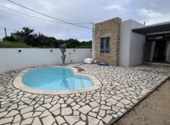 Vente d’une agréable villa meublée avec piscine dans un environnement paisible à Calodyne