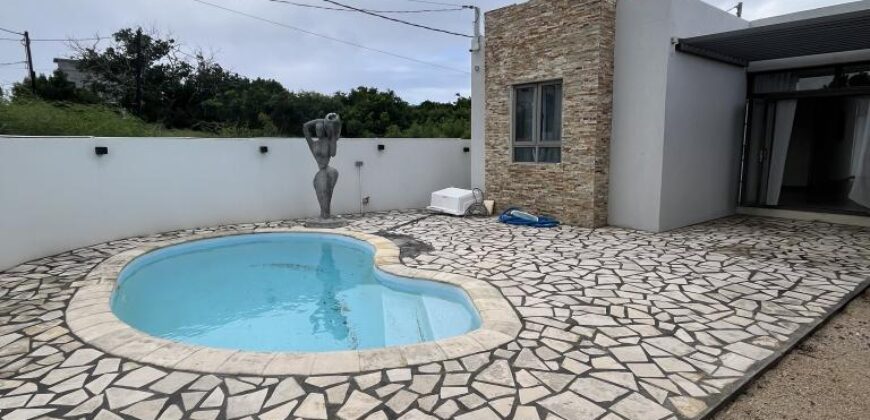 Vente d’une agréable villa meublée avec piscine dans un environnement paisible à Calodyne