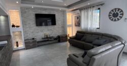 Vente d’une agréable villa meublée avec piscine dans un environnement paisible à Calodyne