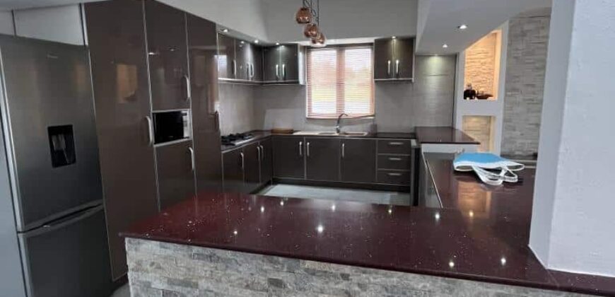 Vente d’une agréable villa meublée avec piscine dans un environnement paisible à Calodyne