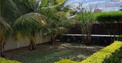 Location d’une charmante villa meublée de 60m2 avec une grande piscine située dans le morcellement Anna à Flic en Flac