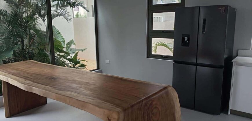 Vente d’une villa moderne neuve de 250m2 avec superbe piscine en ardoise proche de la plage à MONT CHOISY