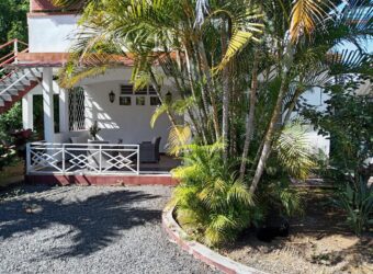 Location d’une villa de style traditionnelle avec jardin verdoyant située dans un quartier paisible à Grand Gaube