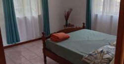 Location d’une villa de style traditionnelle avec jardin verdoyant située dans un quartier paisible à Grand Gaube