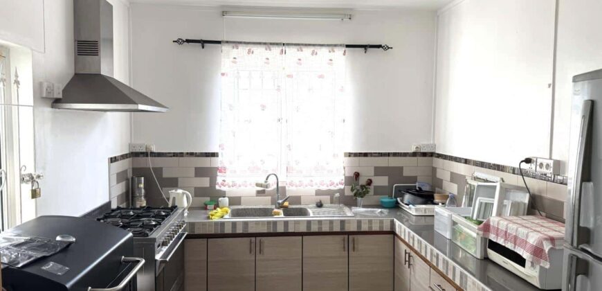 Vente d’une spacieuse villa de 204m2 avec piscine sur un terrain de 398m2 à Pointe aux Sables