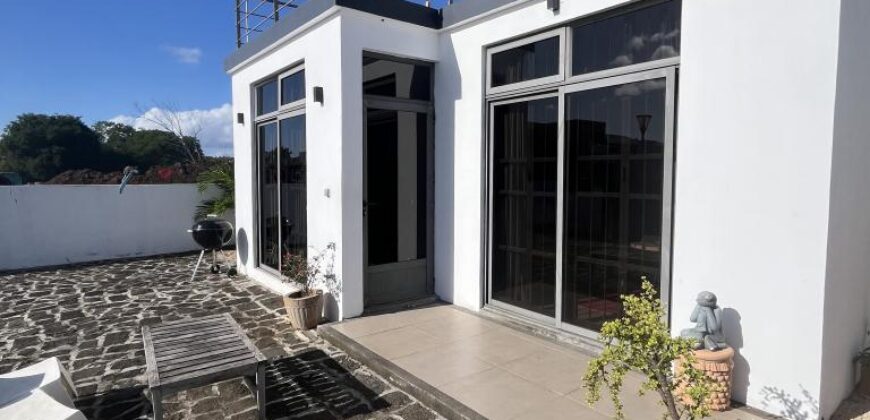 Location d’une charmante villa meublée en duplex située à seulement 2 minutes de la plage à Mont Choisy