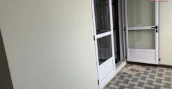 A louer un lumineux appartement avec piscine commune et terrasse à Pereybère