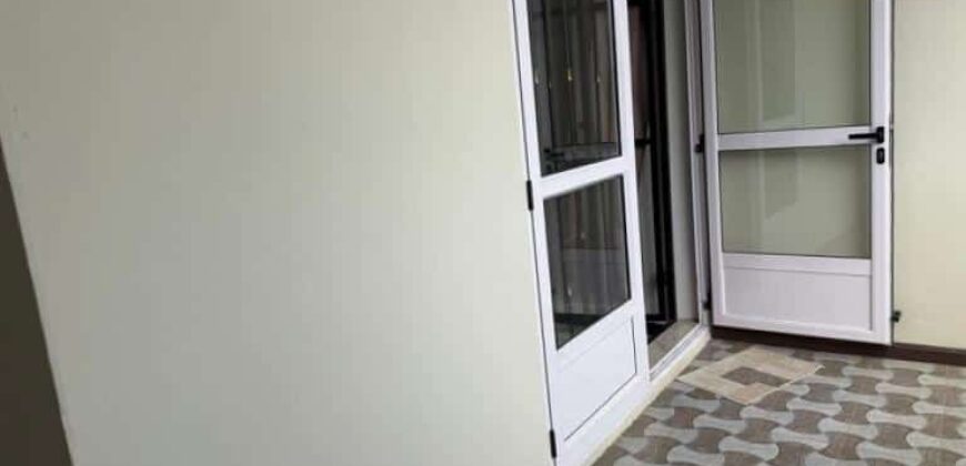 A louer un lumineux appartement avec piscine commune et terrasse à Pereybère