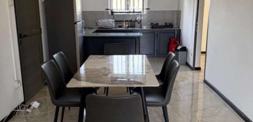 A louer un lumineux appartement avec piscine commune et terrasse à Pereybère
