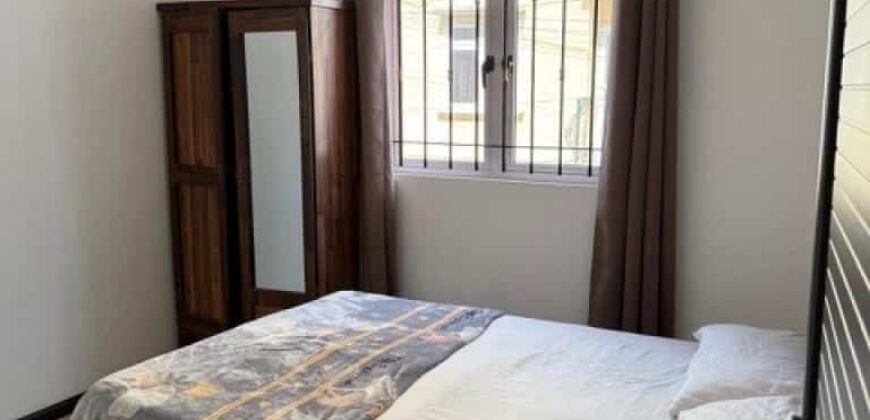 A louer un lumineux appartement avec piscine commune et terrasse à Pereybère