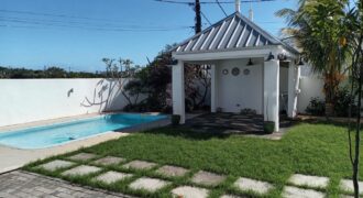 Location d’une villa neuve de luxe avec piscine et jardin dans un cadre agréable à Grand Baie-Chemin 20 Pieds