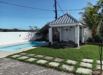 Location d’une villa neuve de luxe avec piscine et jardin dans un cadre agréable à Grand Baie-Chemin 20 Pieds