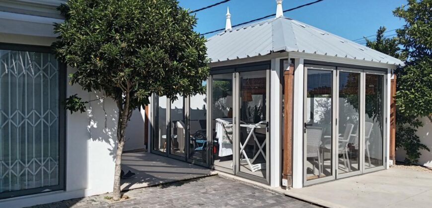 Location d’une villa neuve de luxe avec piscine et jardin dans un cadre agréable à Grand Baie-Chemin 20 Pieds