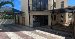 A louer une magnifique villa tout confort avec rooftop, jacuzzi et vue sur le Coin de Mire à Grandbaie