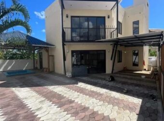 A louer une magnifique villa tout confort avec rooftop, jacuzzi et vue sur le Coin de Mire à Grandbaie