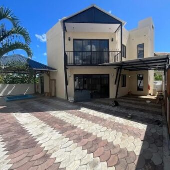 A louer une magnifique villa tout confort avec rooftop, jacuzzi et vue sur le Coin de Mire à Grandbaie