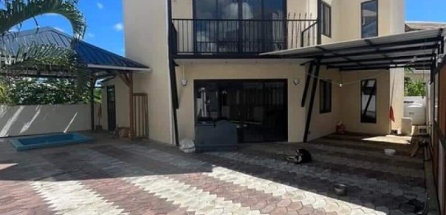 A louer une magnifique villa tout confort avec rooftop, jacuzzi et vue sur le Coin de Mire à Grandbaie