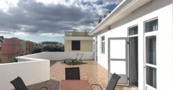 A louer une spacieuse villa avec piscine idéalement située à seulement 200 mètres de la plage à Flic en Flac