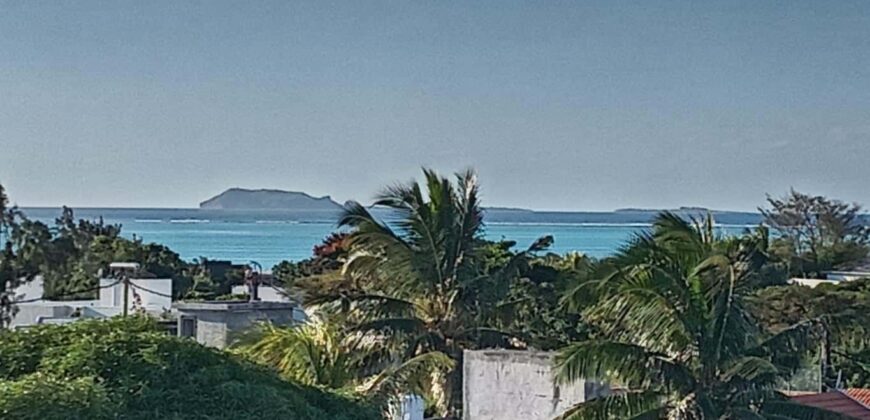 Location d’un superbe appartement avec piscine commune offrant vue imprenable sur mer et montagne à Calodyne