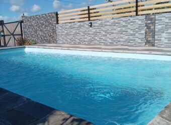 Location d’une villa neuve d’exception avec une agréable piscine privée dans un cadre idyllique à Vale