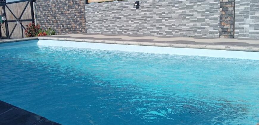 Location d’une villa neuve d’exception avec une agréable piscine privée dans un cadre idyllique à Vale